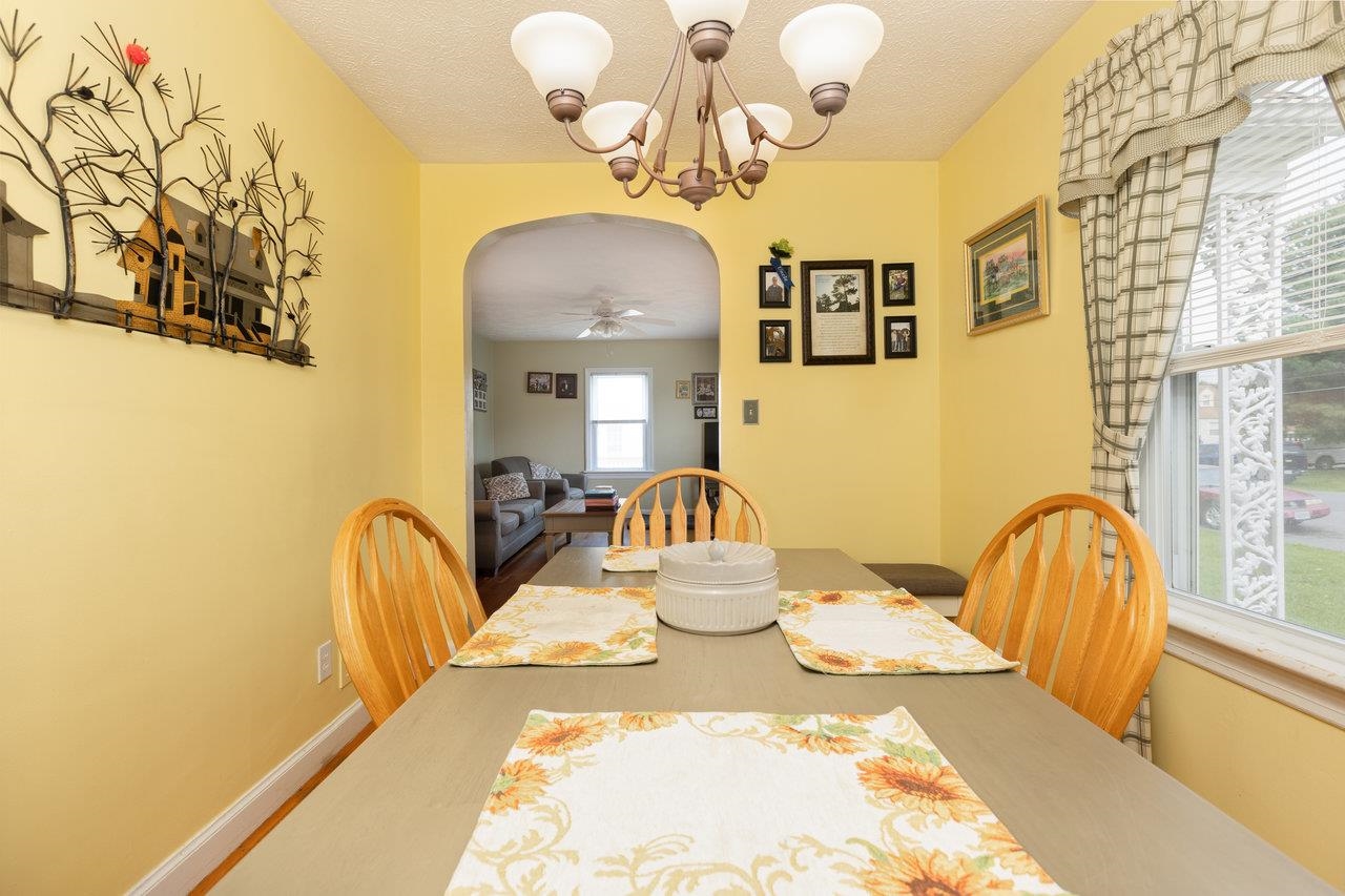 310 E SPOTSWOOD AVE, ELKTON, Virginia 22827, 3 Bedrooms Bedrooms, ,1 BathroomBathrooms,Residential,310 E SPOTSWOOD AVE,665284 MLS # 665284