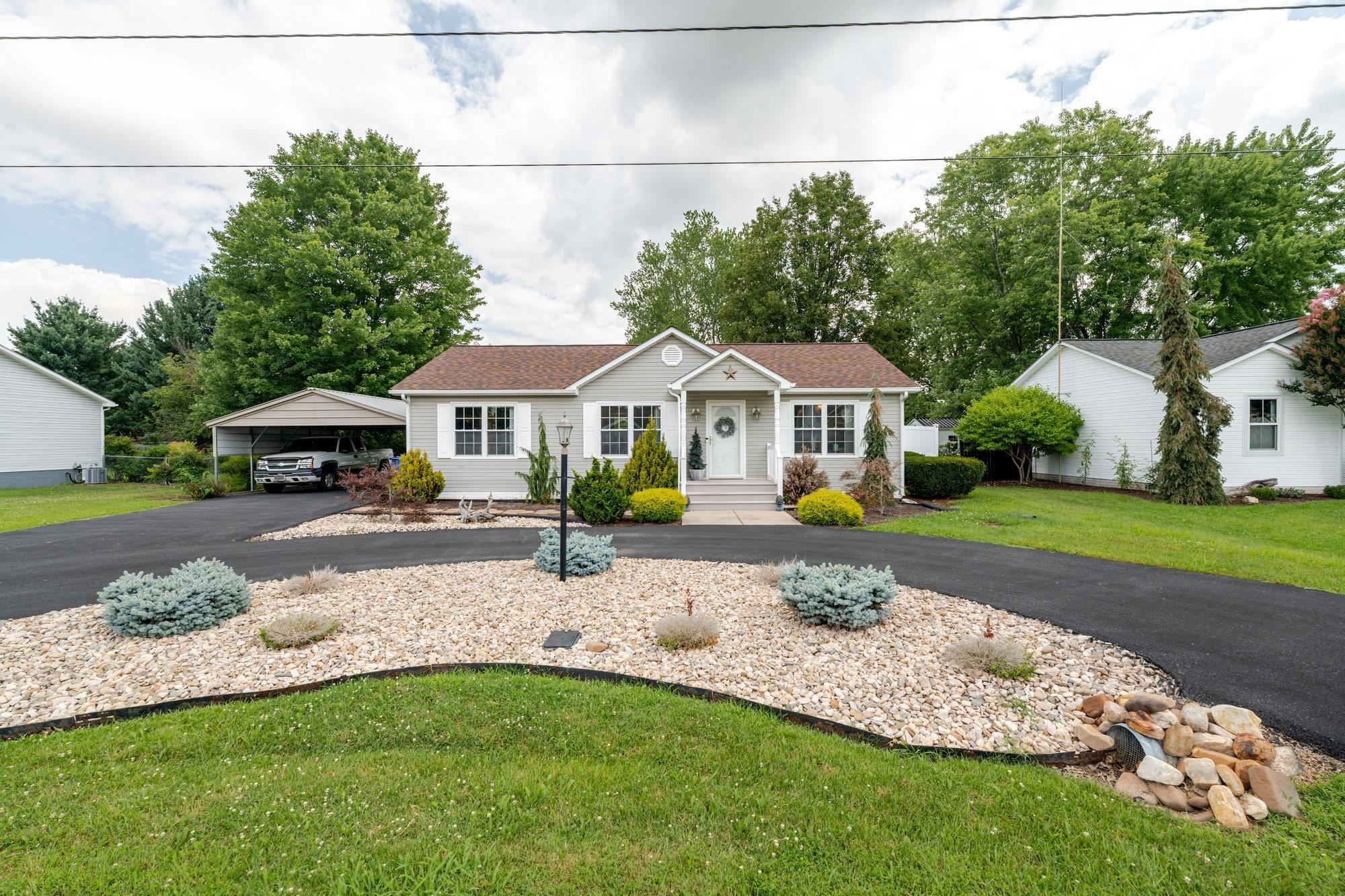 302 14TH ST, GROTTOES, Virginia 24441, 3 Bedrooms Bedrooms, ,2 BathroomsBathrooms,Residential,302 14TH ST,666830 MLS # 666830
