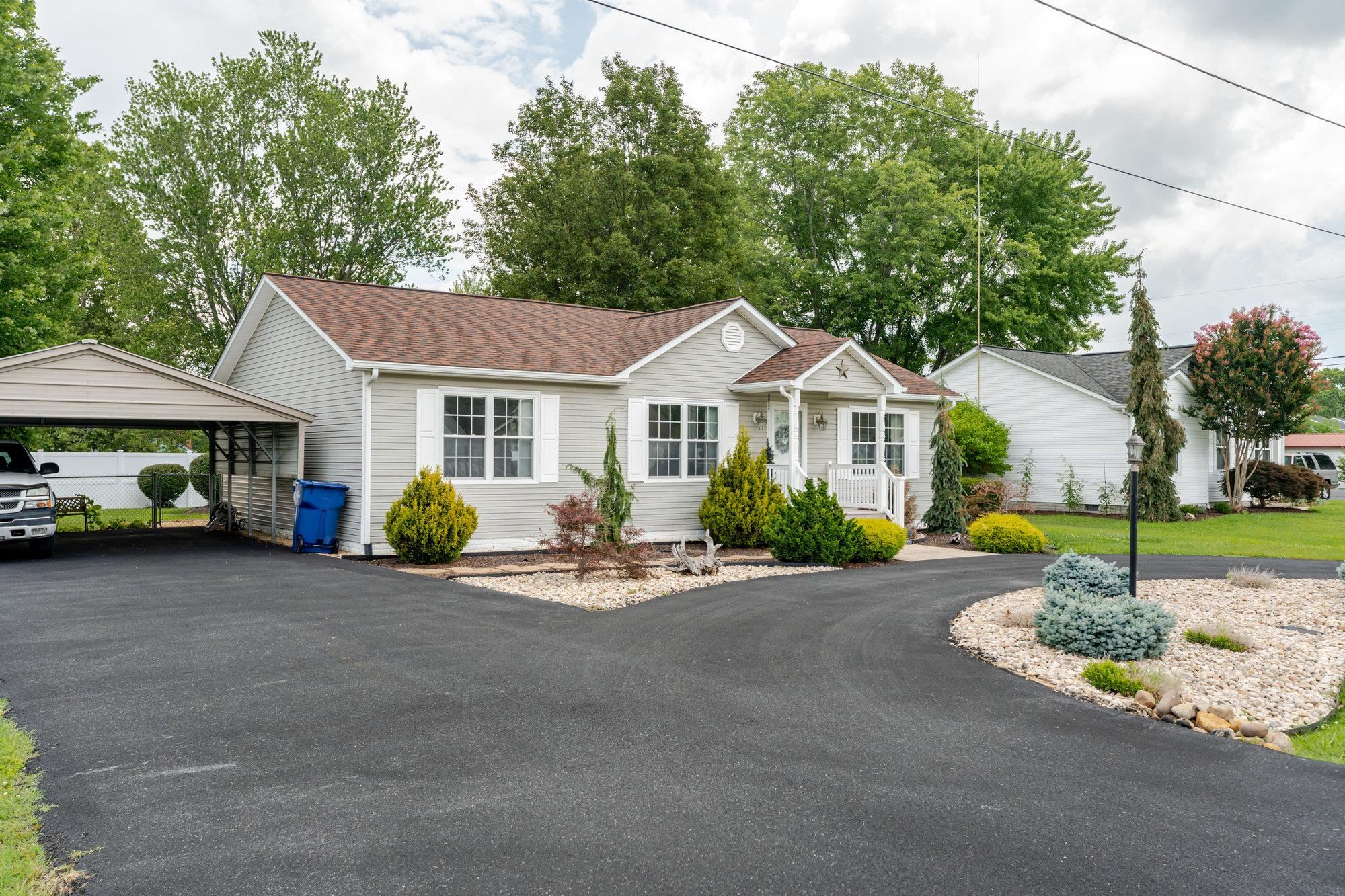 302 14TH ST, GROTTOES, Virginia 24441, 3 Bedrooms Bedrooms, ,2 BathroomsBathrooms,Residential,302 14TH ST,666830 MLS # 666830