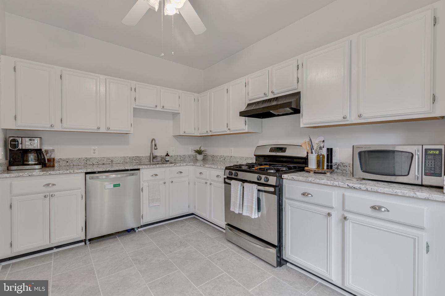 20419 RIVERBEND SQ #202, STERLING, Virginia 20165, 2 Bedrooms Bedrooms, ,2 BathroomsBathrooms,Residential,For sale,20419 RIVERBEND SQ #202,VALO2100982 MLS # VALO2100982
