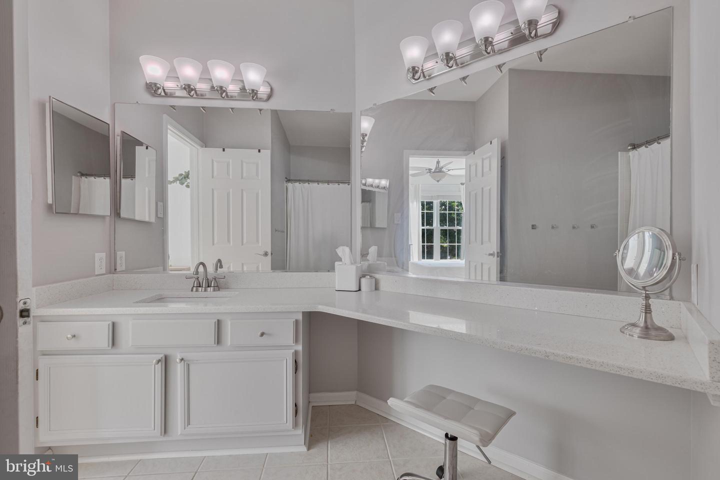 20419 RIVERBEND SQ #202, STERLING, Virginia 20165, 2 Bedrooms Bedrooms, ,2 BathroomsBathrooms,Residential,For sale,20419 RIVERBEND SQ #202,VALO2100982 MLS # VALO2100982