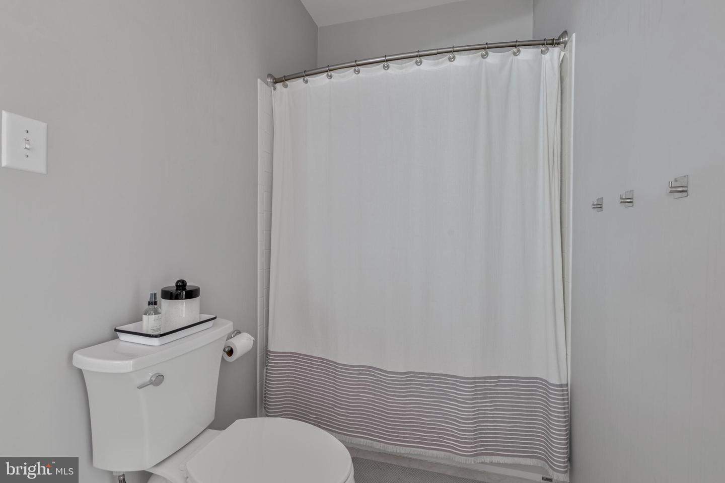 20419 RIVERBEND SQ #202, STERLING, Virginia 20165, 2 Bedrooms Bedrooms, ,2 BathroomsBathrooms,Residential,For sale,20419 RIVERBEND SQ #202,VALO2100982 MLS # VALO2100982