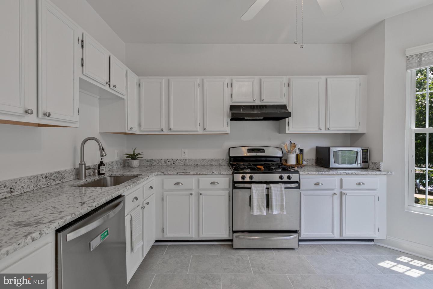 20419 RIVERBEND SQ #202, STERLING, Virginia 20165, 2 Bedrooms Bedrooms, ,2 BathroomsBathrooms,Residential,For sale,20419 RIVERBEND SQ #202,VALO2100982 MLS # VALO2100982