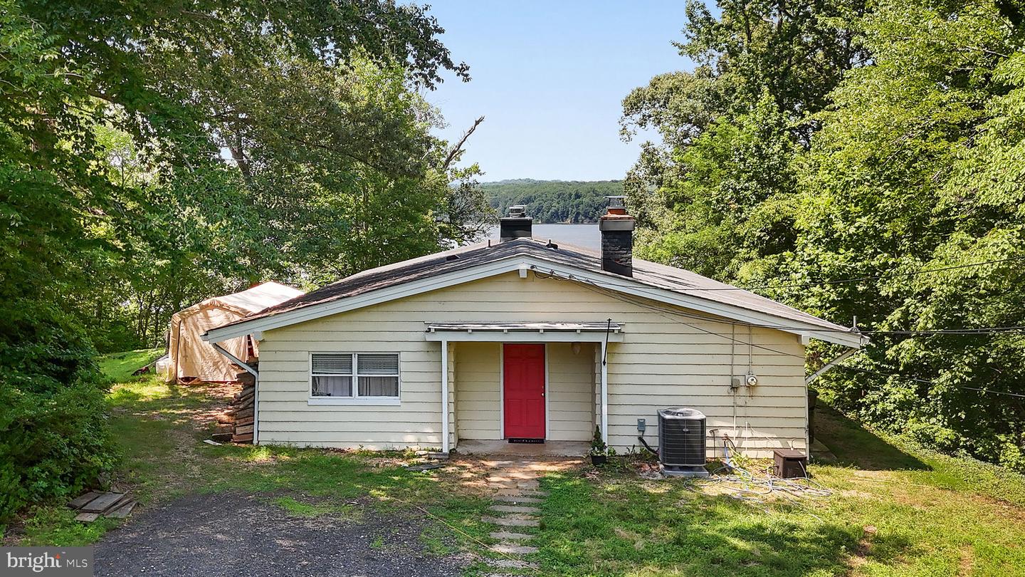 5898 COVE HARBOUR DR, KING GEORGE, Virginia 22485, 3 Bedrooms Bedrooms, 3 Rooms Rooms,2 BathroomsBathrooms,Residential,For sale,5898 COVE HARBOUR DR,VAKG2006698 MLS # VAKG2006698