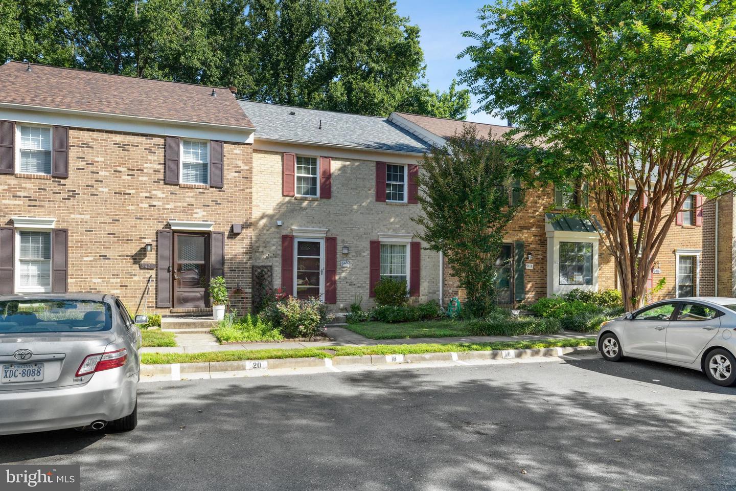 9420 CANDLEBERRY CT, BURKE, Virginia 22015, 3 Bedrooms Bedrooms, ,2 BathroomsBathrooms,Residential,For sale,9420 CANDLEBERRY CT,VAFX2254952 MLS # VAFX2254952