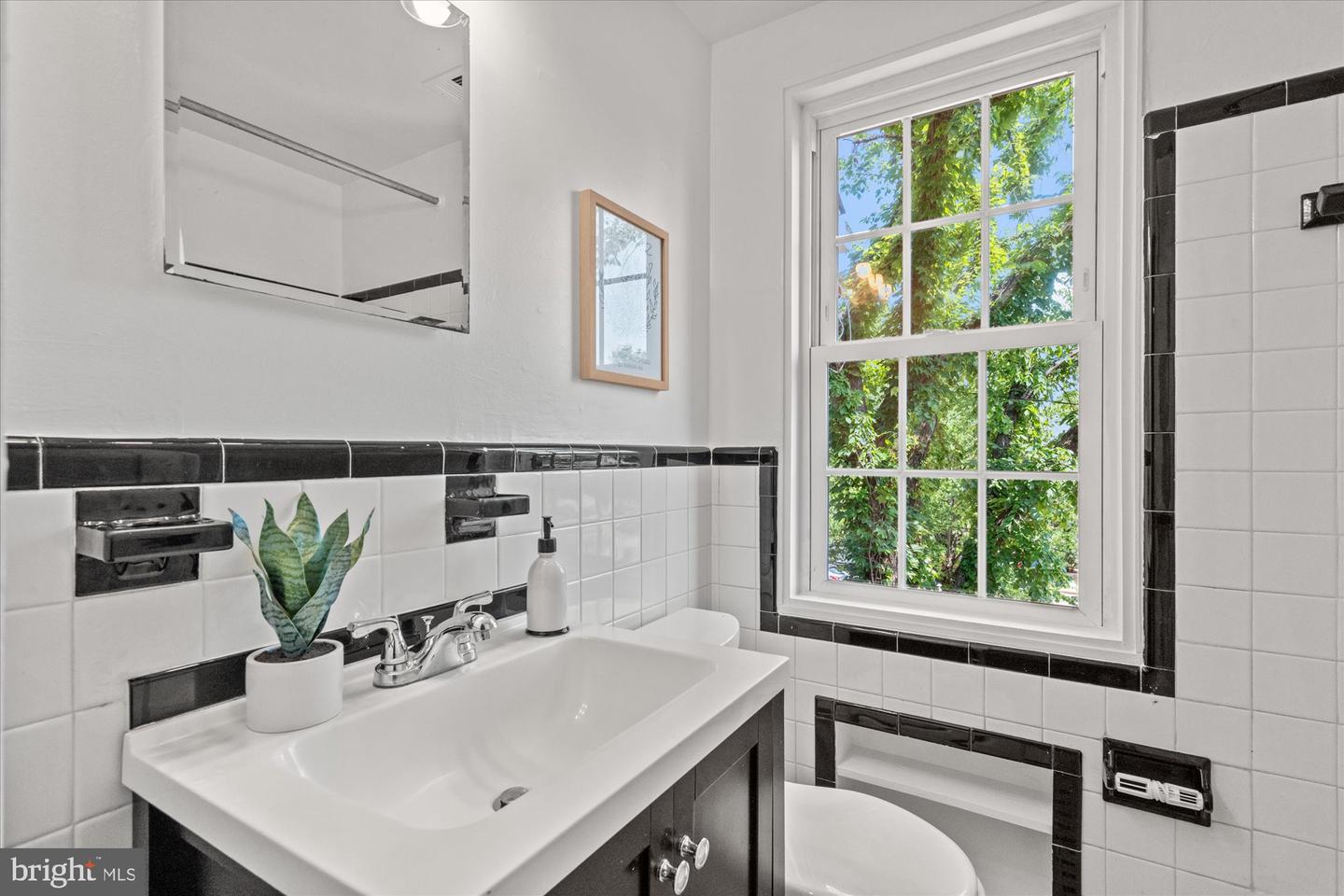 4 ANCELL ST, ALEXANDRIA, Virginia 22305, 3 Bedrooms Bedrooms, ,2 BathroomsBathrooms,Residential,For sale,4 ANCELL ST,VAAX2047396 MLS # VAAX2047396