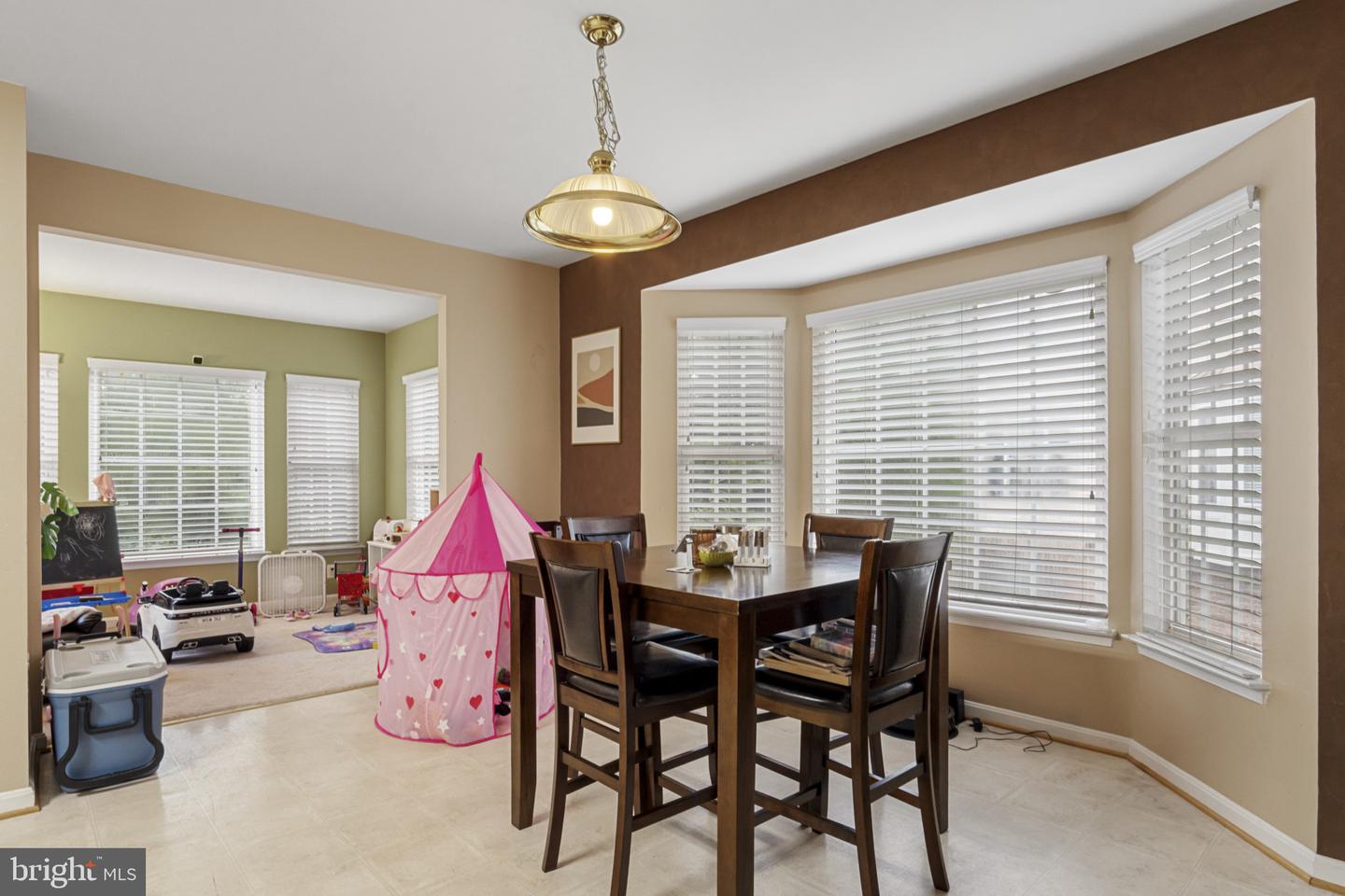 9725 CHESHIRE RIDGE CIR, MANASSAS, Virginia 20110, 3 Bedrooms Bedrooms, ,2 BathroomsBathrooms,Residential,For sale,9725 CHESHIRE RIDGE CIR,VAPW2099166 MLS # VAPW2099166