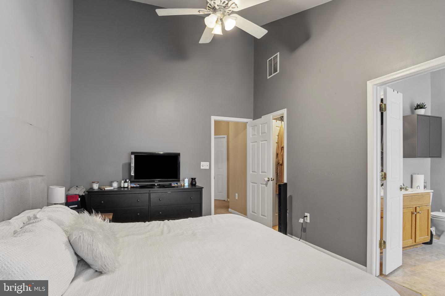 9725 CHESHIRE RIDGE CIR, MANASSAS, Virginia 20110, 3 Bedrooms Bedrooms, ,2 BathroomsBathrooms,Residential,For sale,9725 CHESHIRE RIDGE CIR,VAPW2099166 MLS # VAPW2099166