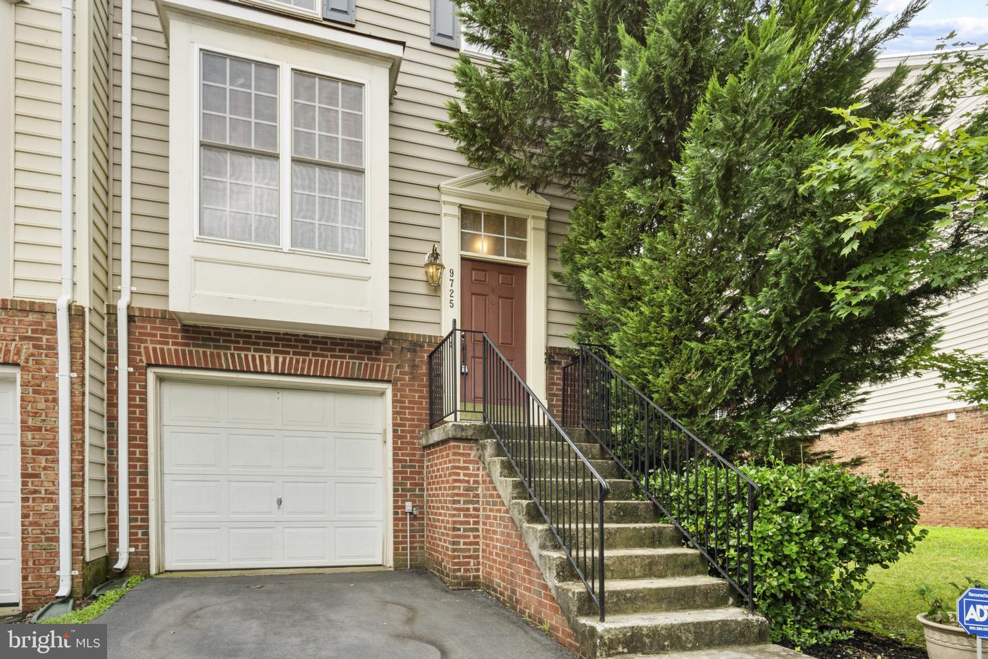 9725 CHESHIRE RIDGE CIR, MANASSAS, Virginia 20110, 3 Bedrooms Bedrooms, ,2 BathroomsBathrooms,Residential,For sale,9725 CHESHIRE RIDGE CIR,VAPW2099166 MLS # VAPW2099166