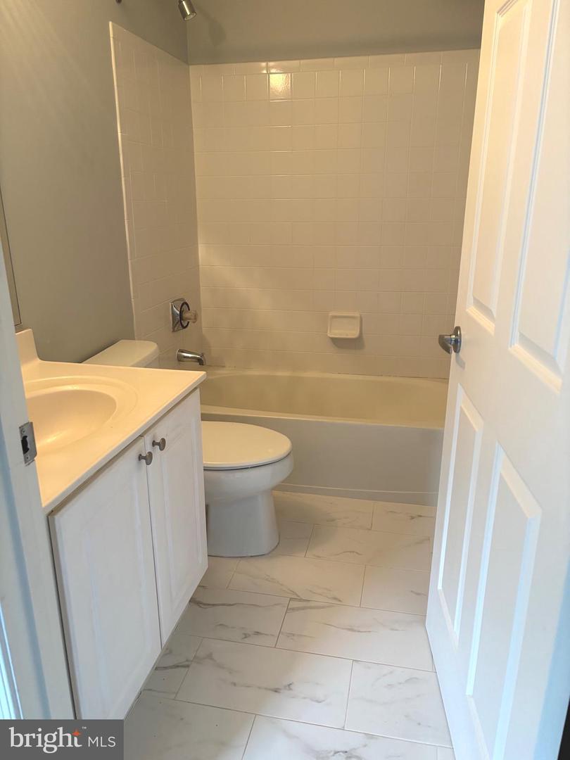 5924 FOUNDERS HILL DR #302, ALEXANDRIA, Virginia 22310, 3 Bedrooms Bedrooms, ,3 BathroomsBathrooms,Residential,For sale,5924 FOUNDERS HILL DR #302,VAFX2255558 MLS # VAFX2255558