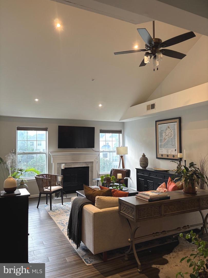 5924 FOUNDERS HILL DR #302, ALEXANDRIA, Virginia 22310, 3 Bedrooms Bedrooms, ,3 BathroomsBathrooms,Residential,For sale,5924 FOUNDERS HILL DR #302,VAFX2255558 MLS # VAFX2255558