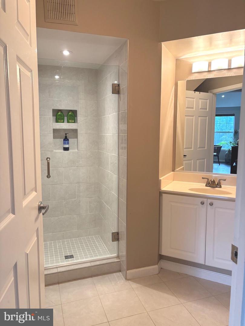 5924 FOUNDERS HILL DR #302, ALEXANDRIA, Virginia 22310, 3 Bedrooms Bedrooms, ,3 BathroomsBathrooms,Residential,For sale,5924 FOUNDERS HILL DR #302,VAFX2255558 MLS # VAFX2255558