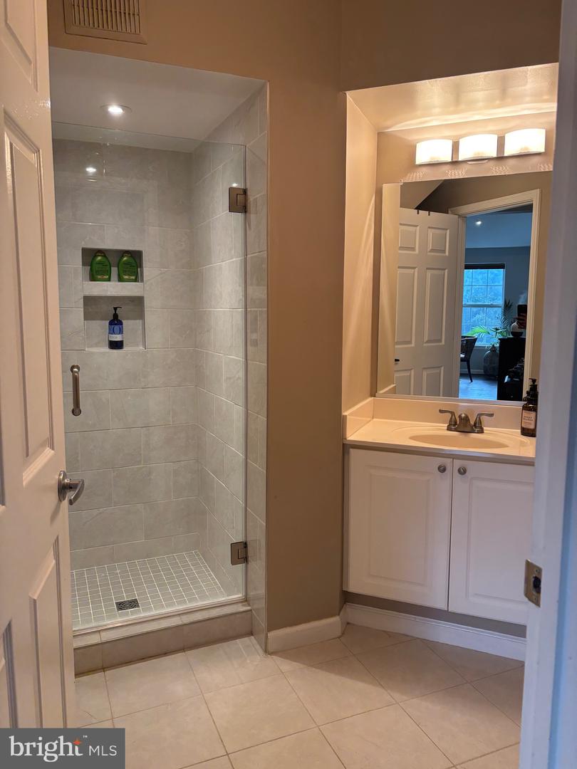 5924 FOUNDERS HILL DR #302, ALEXANDRIA, Virginia 22310, 3 Bedrooms Bedrooms, ,3 BathroomsBathrooms,Residential,For sale,5924 FOUNDERS HILL DR #302,VAFX2255558 MLS # VAFX2255558