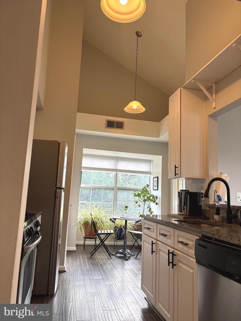 5924 FOUNDERS HILL DR #302, ALEXANDRIA, Virginia 22310, 3 Bedrooms Bedrooms, ,3 BathroomsBathrooms,Residential,For sale,5924 FOUNDERS HILL DR #302,VAFX2255558 MLS # VAFX2255558