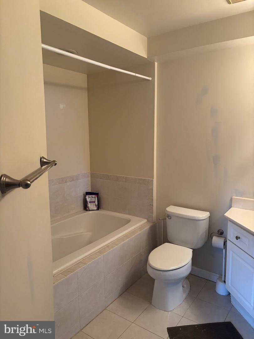 5924 FOUNDERS HILL DR #302, ALEXANDRIA, Virginia 22310, 3 Bedrooms Bedrooms, ,3 BathroomsBathrooms,Residential,For sale,5924 FOUNDERS HILL DR #302,VAFX2255558 MLS # VAFX2255558