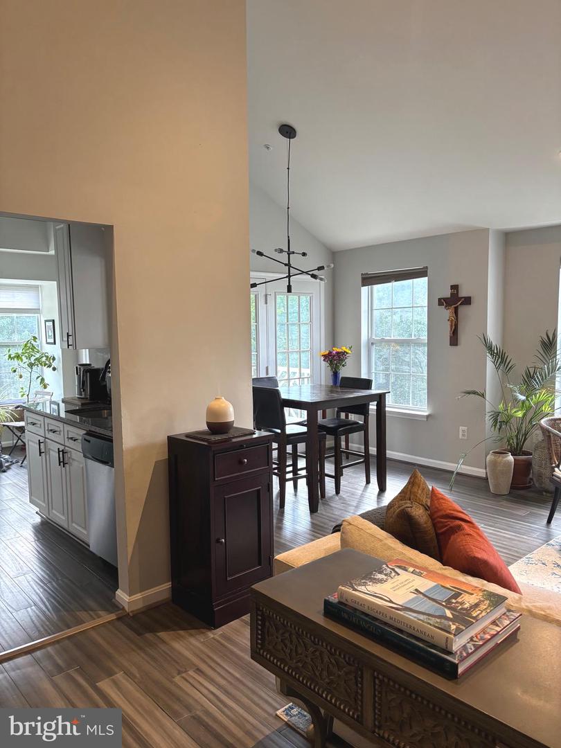 5924 FOUNDERS HILL DR #302, ALEXANDRIA, Virginia 22310, 3 Bedrooms Bedrooms, ,3 BathroomsBathrooms,Residential,For sale,5924 FOUNDERS HILL DR #302,VAFX2255558 MLS # VAFX2255558