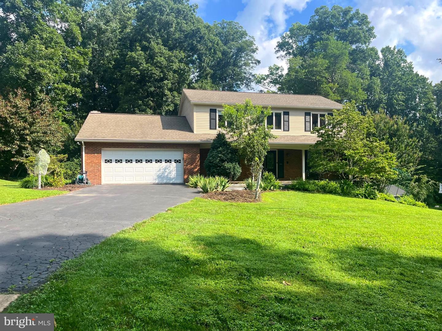 11608 HELMONT DR, OAKTON, Virginia 22124, 4 Bedrooms Bedrooms, ,3 BathroomsBathrooms,Residential,For sale,11608 HELMONT DR,VAFX2255584 MLS # VAFX2255584