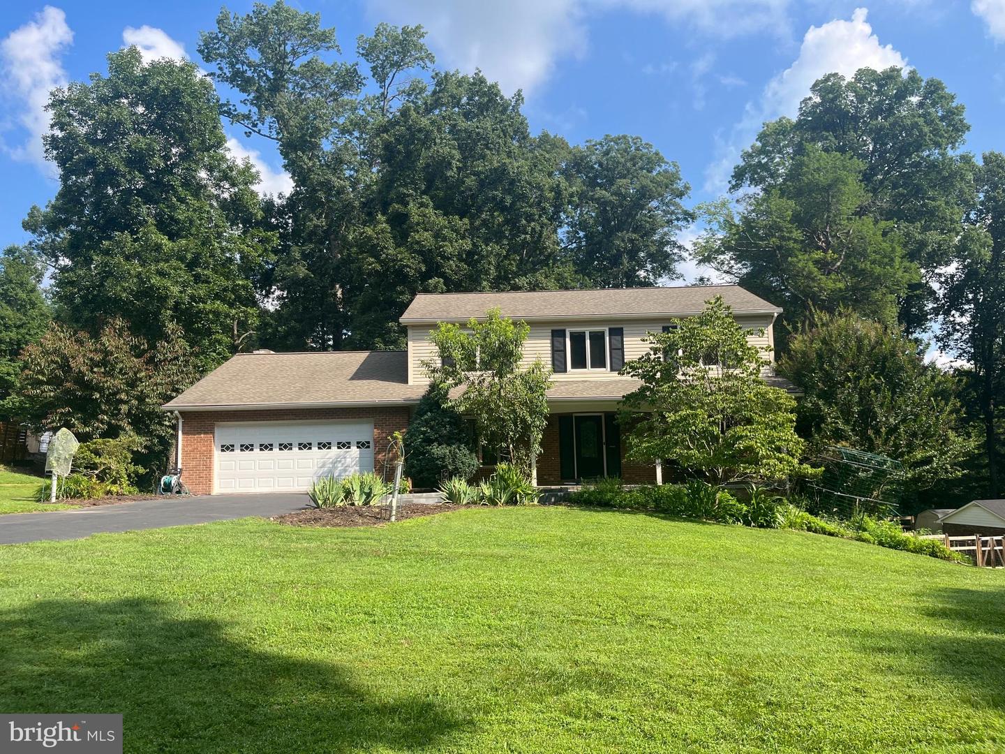 11608 HELMONT DR, OAKTON, Virginia 22124, 4 Bedrooms Bedrooms, ,3 BathroomsBathrooms,Residential,For sale,11608 HELMONT DR,VAFX2255584 MLS # VAFX2255584