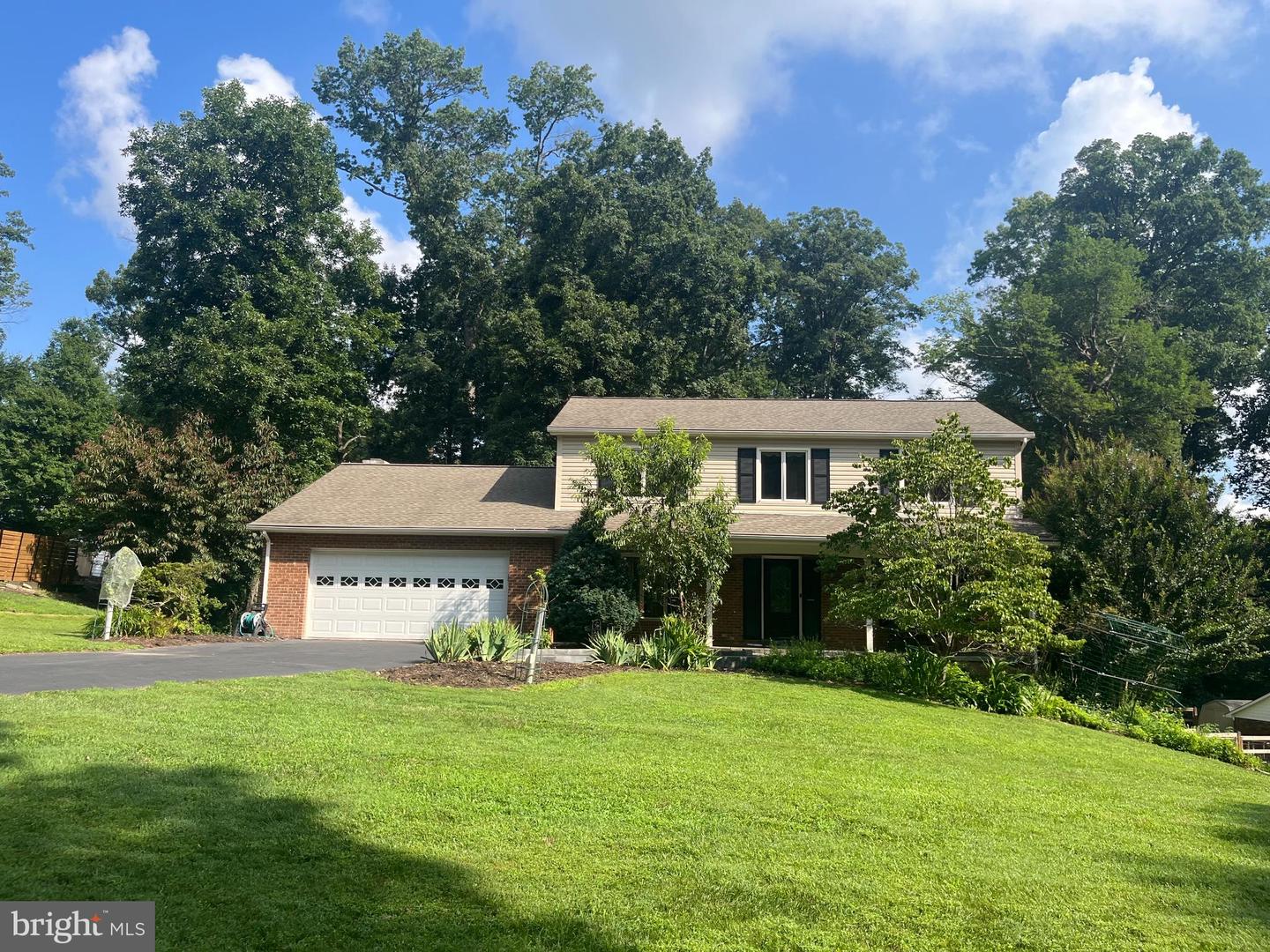 11608 HELMONT DR, OAKTON, Virginia 22124, 4 Bedrooms Bedrooms, ,3 BathroomsBathrooms,Residential,For sale,11608 HELMONT DR,VAFX2255584 MLS # VAFX2255584