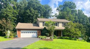 11608 HELMONT DR, OAKTON, Virginia 22124, 4 Bedrooms Bedrooms, ,3 BathroomsBathrooms,Residential,For sale,11608 HELMONT DR,VAFX2255584 MLS # VAFX2255584