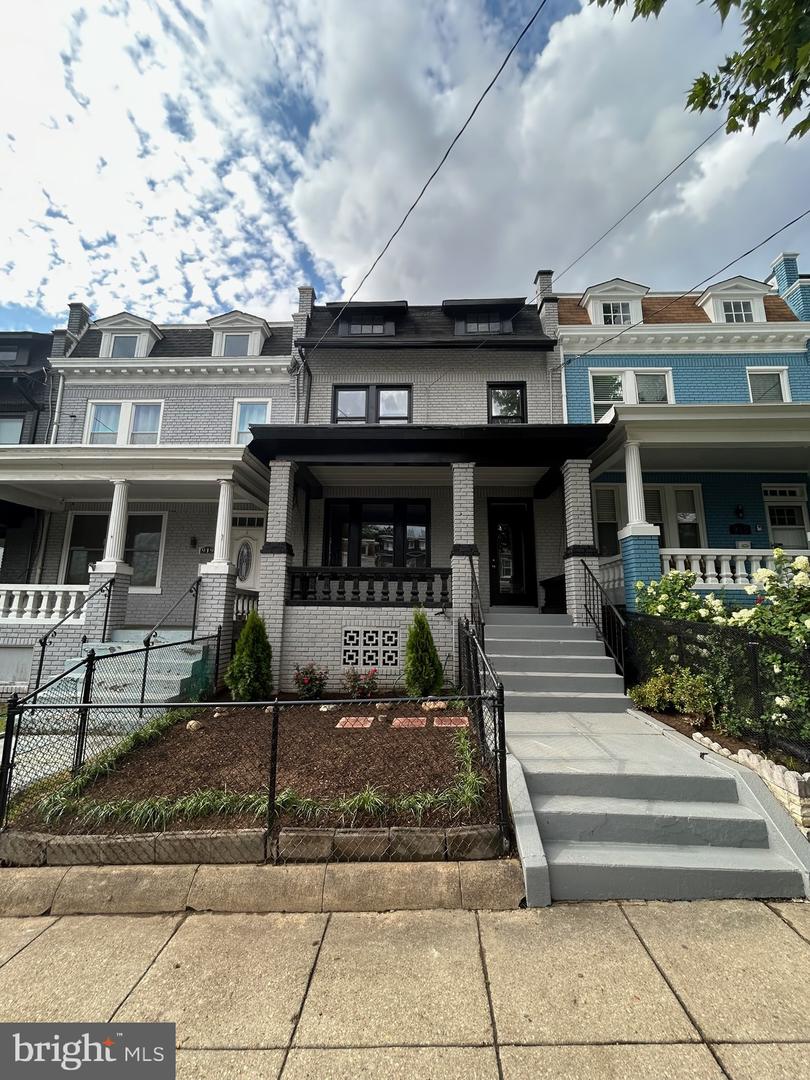 917 EMERSON ST NW, WASHINGTON, District Of Columbia 20011, 4 Bedrooms Bedrooms, ,3 BathroomsBathrooms,Residential,For sale,917 EMERSON ST NW,DCDC2210638 MLS # DCDC2210638
