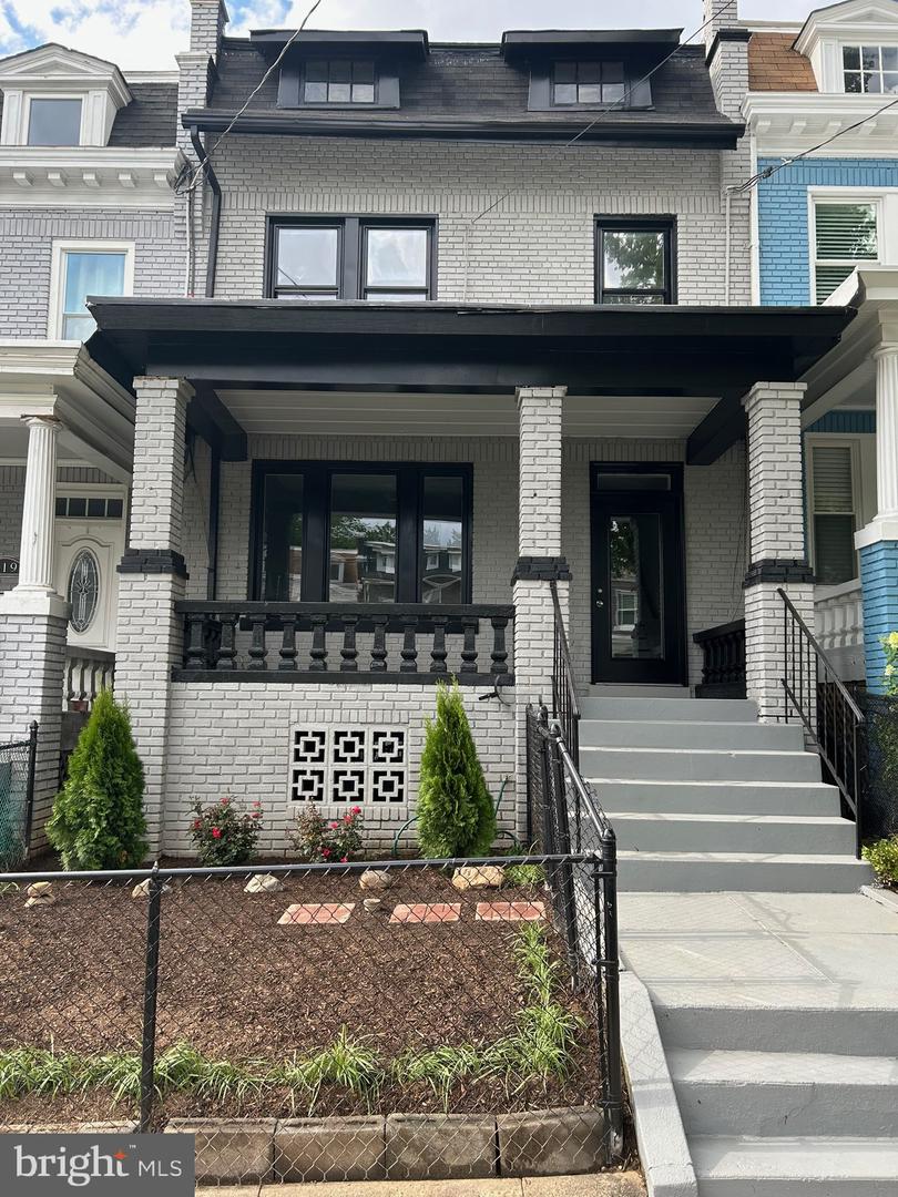 917 EMERSON ST NW, WASHINGTON, District Of Columbia 20011, 4 Bedrooms Bedrooms, ,3 BathroomsBathrooms,Residential,For sale,917 EMERSON ST NW,DCDC2210638 MLS # DCDC2210638