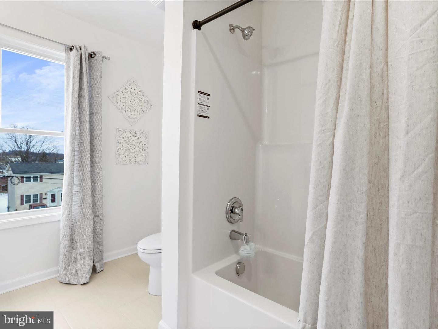 332 W 11TH, FRONT ROYAL, Virginia 22630, 3 Bedrooms Bedrooms, ,3 BathroomsBathrooms,Residential,For sale,332 W 11TH,VAWR2011720 MLS # VAWR2011720