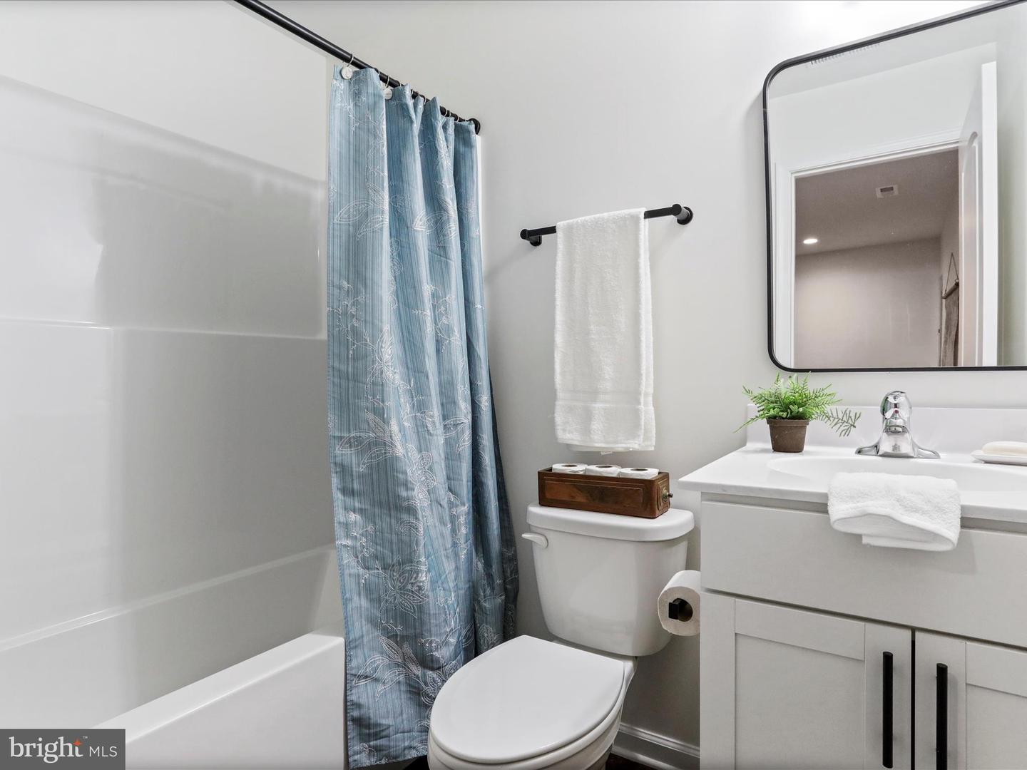 332 W 11TH, FRONT ROYAL, Virginia 22630, 3 Bedrooms Bedrooms, ,3 BathroomsBathrooms,Residential,For sale,332 W 11TH,VAWR2011720 MLS # VAWR2011720