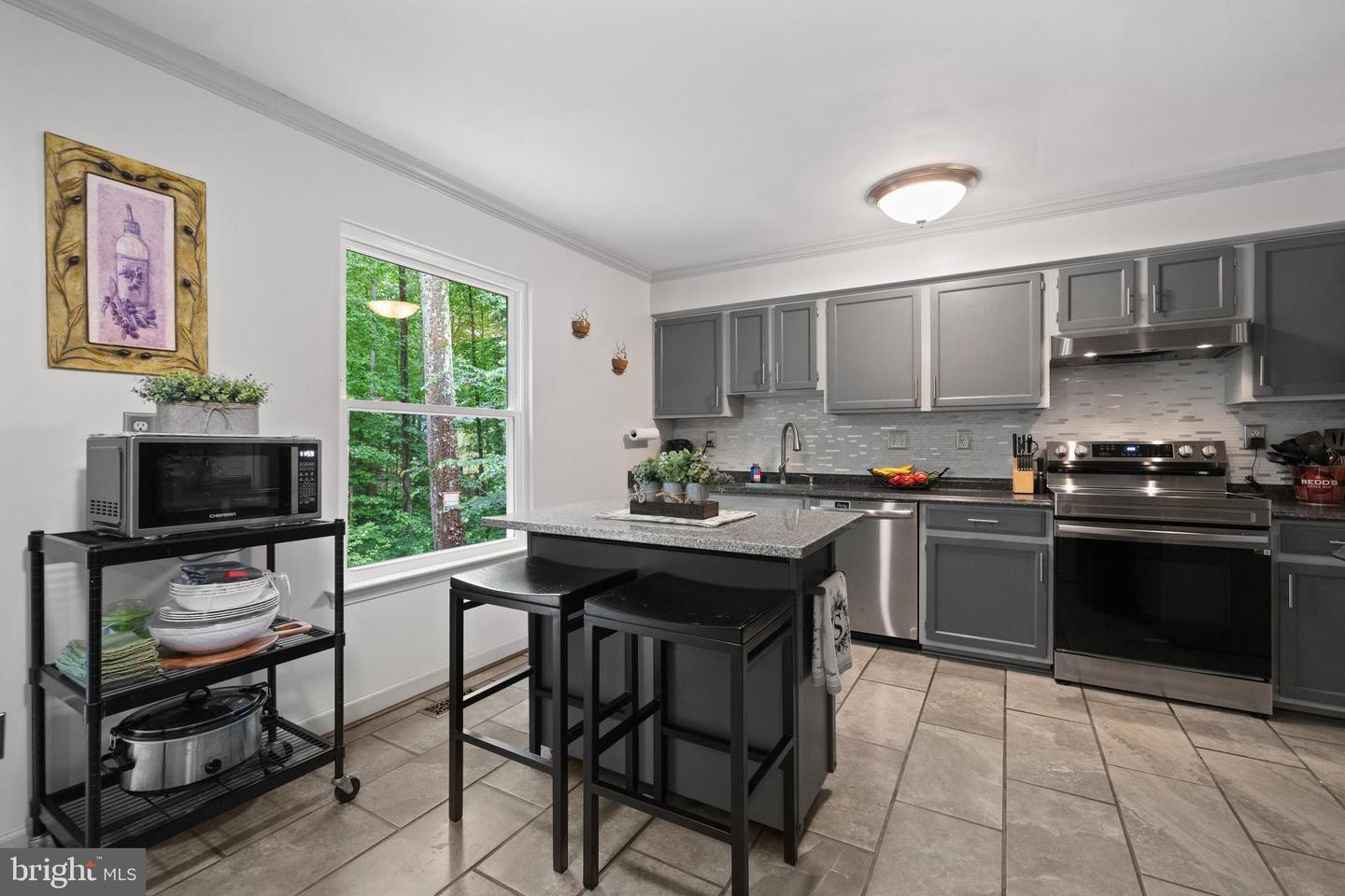 15251 CEDAR KNOLL CT, DUMFRIES, Virginia 22025, 3 Bedrooms Bedrooms, 7 Rooms Rooms,3 BathroomsBathrooms,Residential,For sale,15251 CEDAR KNOLL CT,VAPW2091484 MLS # VAPW2091484