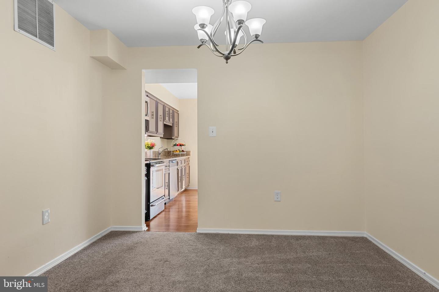 2930 JERMANTOWN RD #13, OAKTON, Virginia 22124, 3 Bedrooms Bedrooms, ,2 BathroomsBathrooms,Residential,For sale,2930 JERMANTOWN RD #13,VAFX2237794 MLS # VAFX2237794
