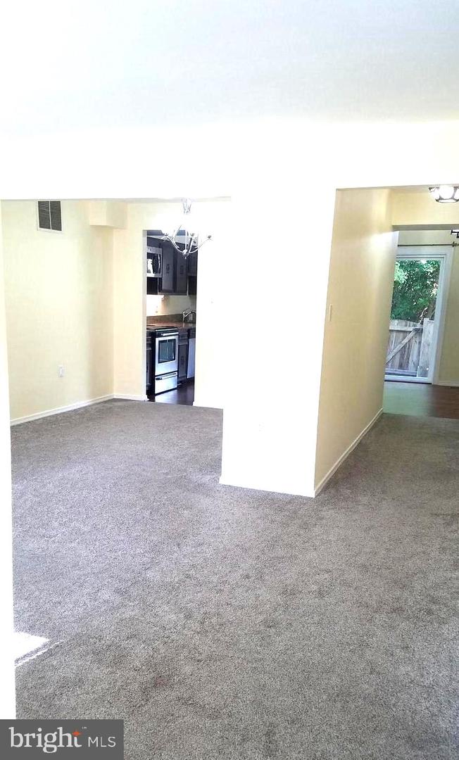 2930 JERMANTOWN RD #13, OAKTON, Virginia 22124, 3 Bedrooms Bedrooms, ,2 BathroomsBathrooms,Residential,For sale,2930 JERMANTOWN RD #13,VAFX2237794 MLS # VAFX2237794
