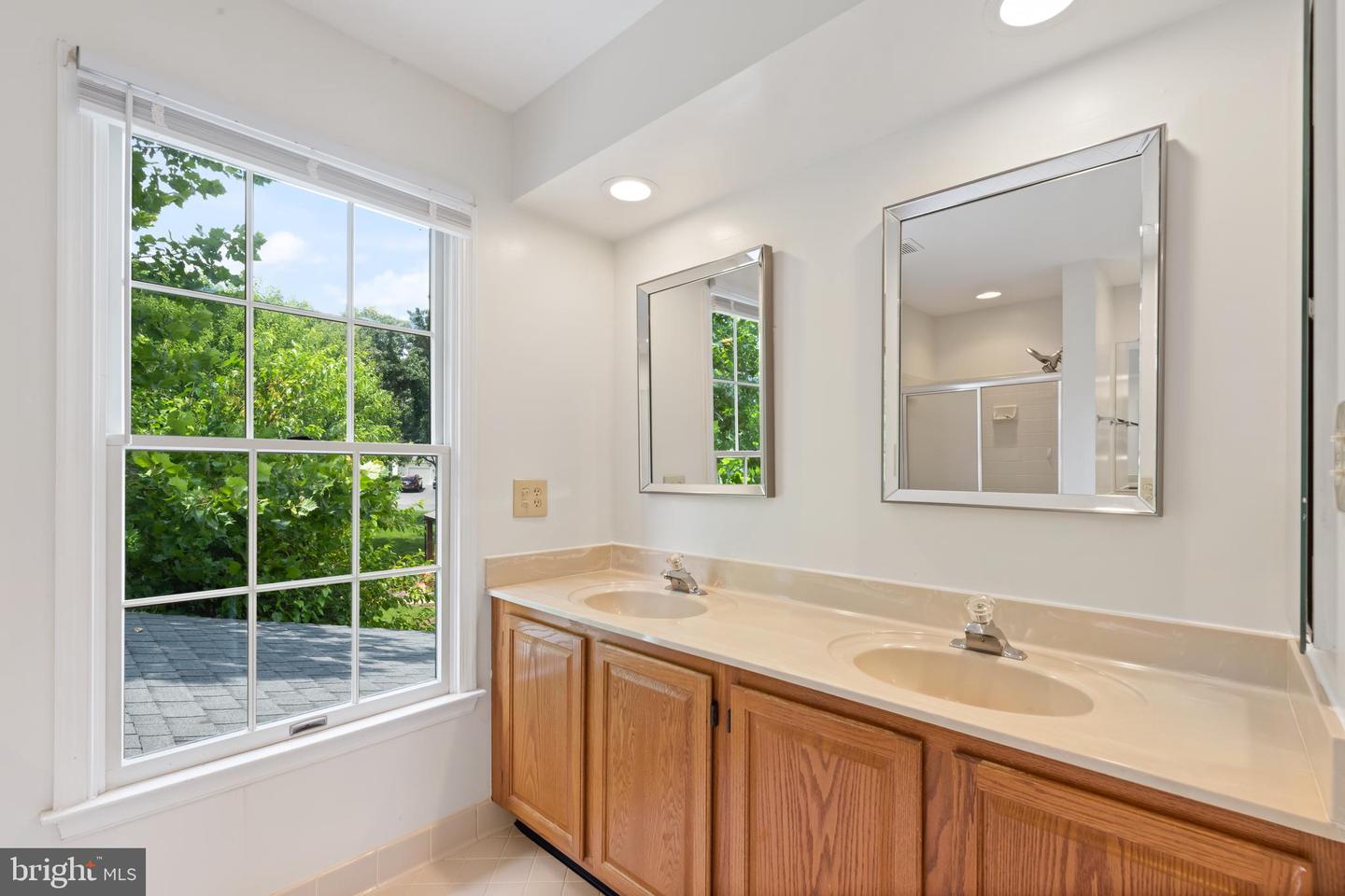4970 MANOR HOUSE CT, WOODBRIDGE, Virginia 22193, 4 Bedrooms Bedrooms, ,3 BathroomsBathrooms,Residential,For sale,4970 MANOR HOUSE CT,VAPW2095752 MLS # VAPW2095752