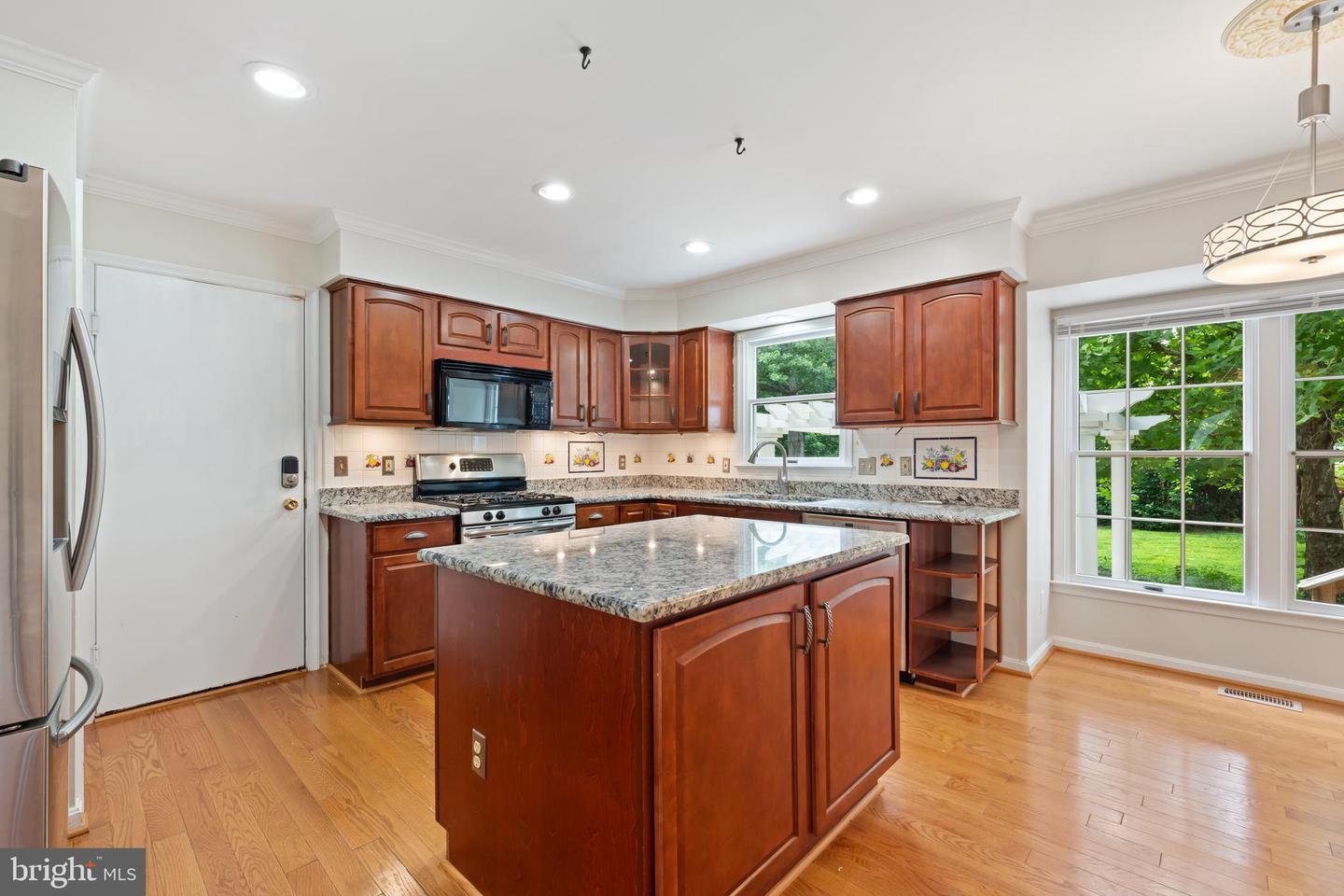 4970 MANOR HOUSE CT, WOODBRIDGE, Virginia 22193, 4 Bedrooms Bedrooms, ,3 BathroomsBathrooms,Residential,For sale,4970 MANOR HOUSE CT,VAPW2095752 MLS # VAPW2095752