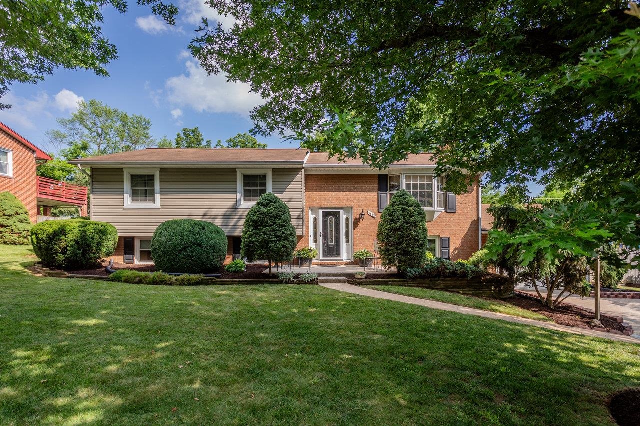 1112 SHARPES DR, HARRISONBURG, Virginia 22801, 5 Bedrooms Bedrooms, ,3 BathroomsBathrooms,Residential,1112 SHARPES DR,666835 MLS # 666835