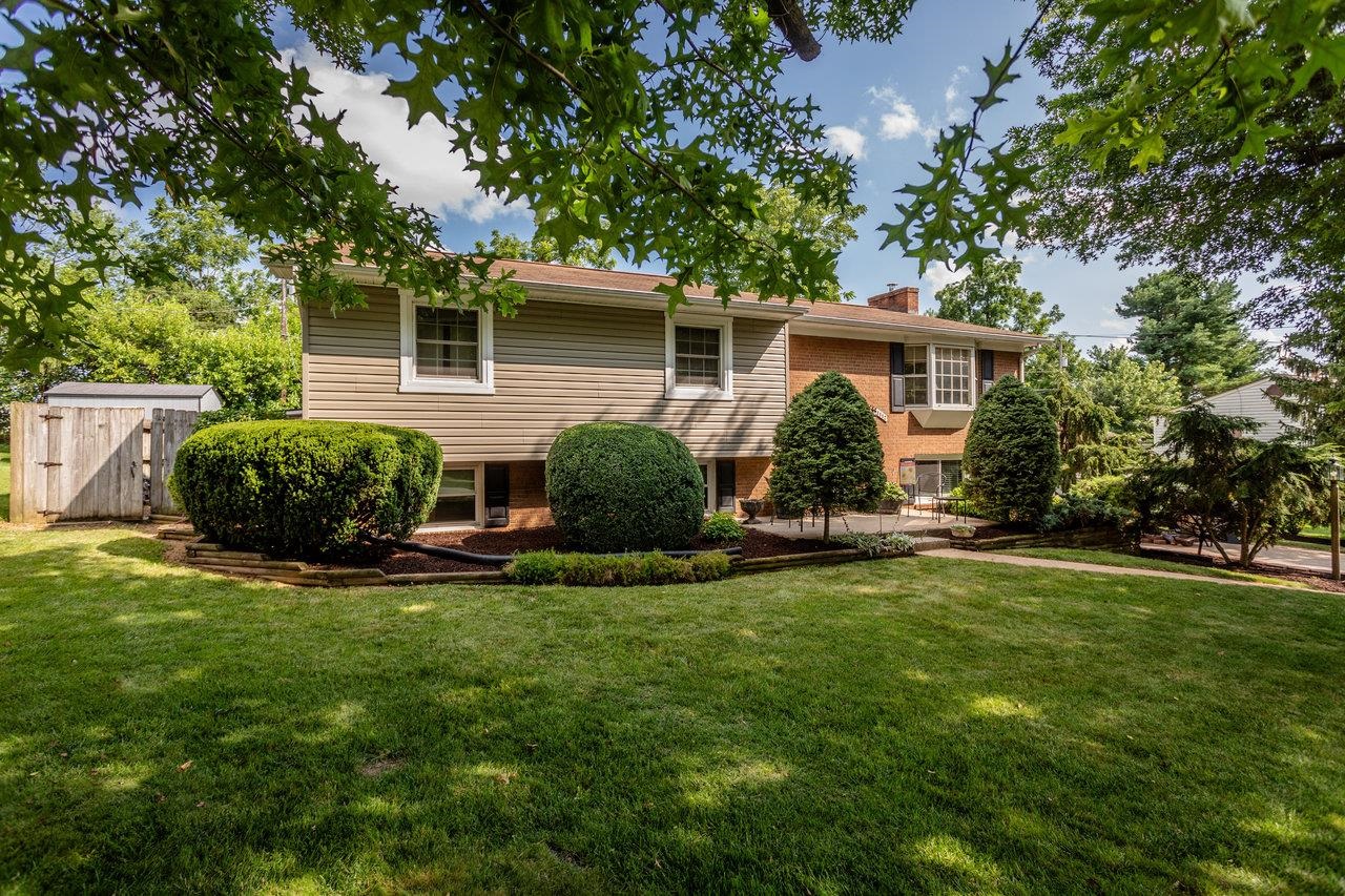 1112 SHARPES DR, HARRISONBURG, Virginia 22801, 5 Bedrooms Bedrooms, ,3 BathroomsBathrooms,Residential,1112 SHARPES DR,666835 MLS # 666835