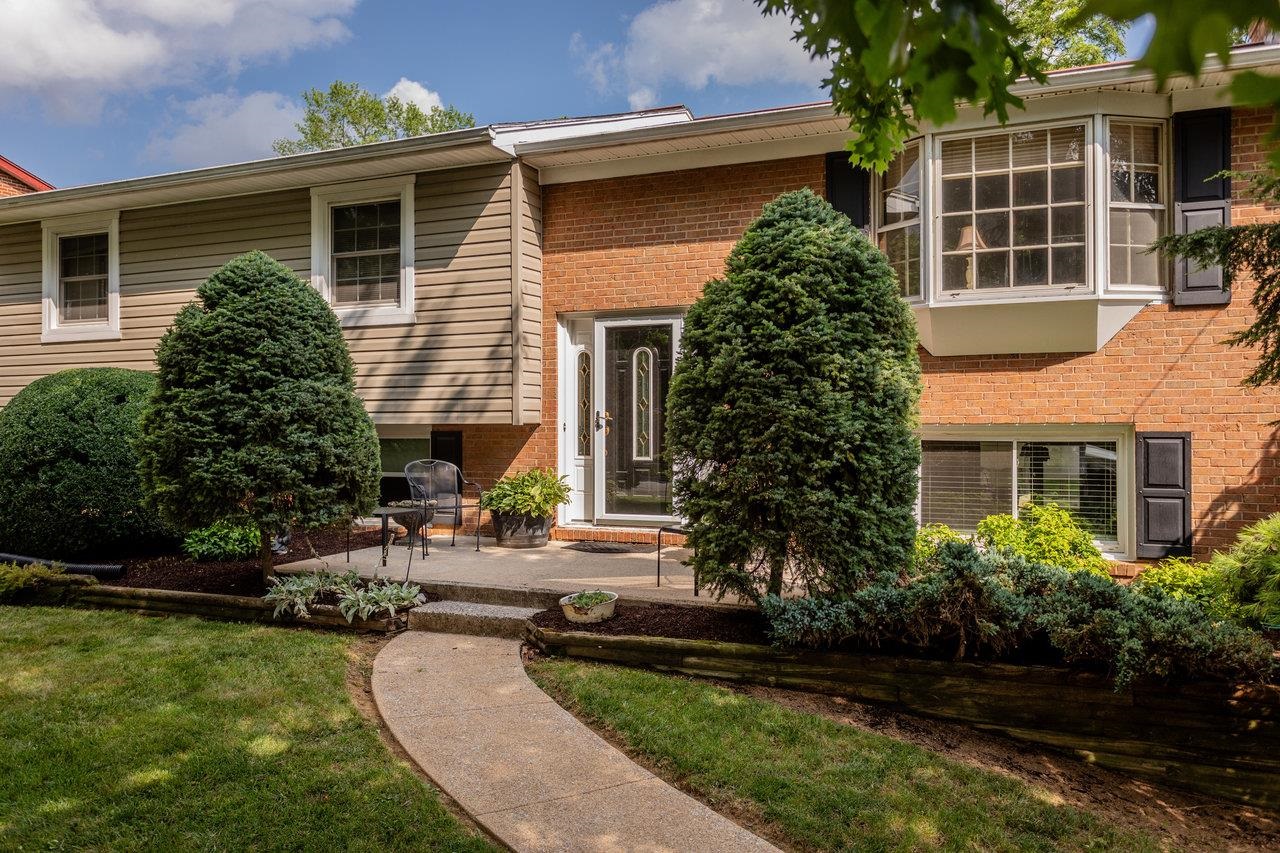 1112 SHARPES DR, HARRISONBURG, Virginia 22801, 5 Bedrooms Bedrooms, ,3 BathroomsBathrooms,Residential,1112 SHARPES DR,666835 MLS # 666835