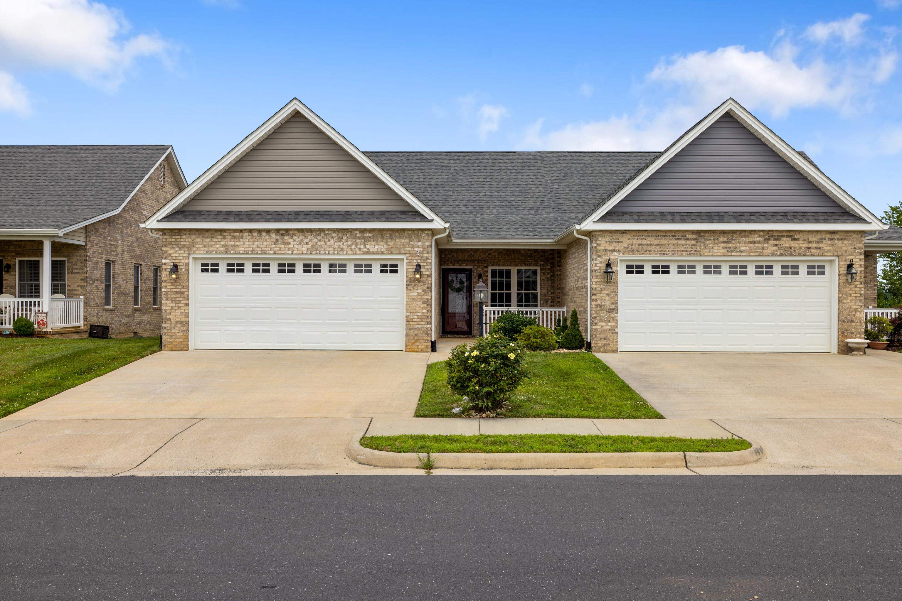26 PEBBLE CT, STUARTS DRAFT, Virginia 24477, 2 Bedrooms Bedrooms, ,2 BathroomsBathrooms,Residential,26 PEBBLE CT,666841 MLS # 666841