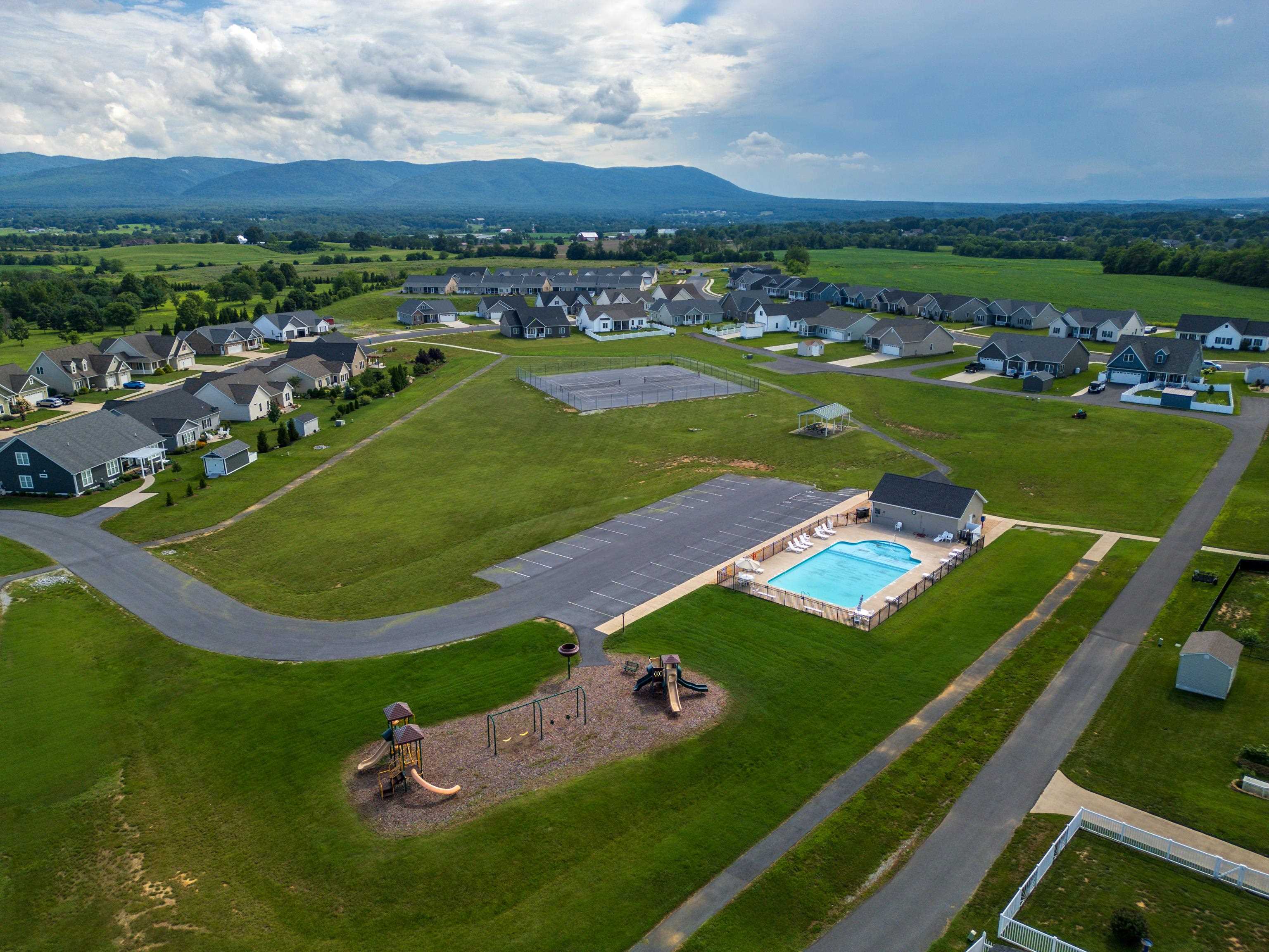 26 PEBBLE CT, STUARTS DRAFT, Virginia 24477, 2 Bedrooms Bedrooms, ,2 BathroomsBathrooms,Residential,26 PEBBLE CT,666841 MLS # 666841