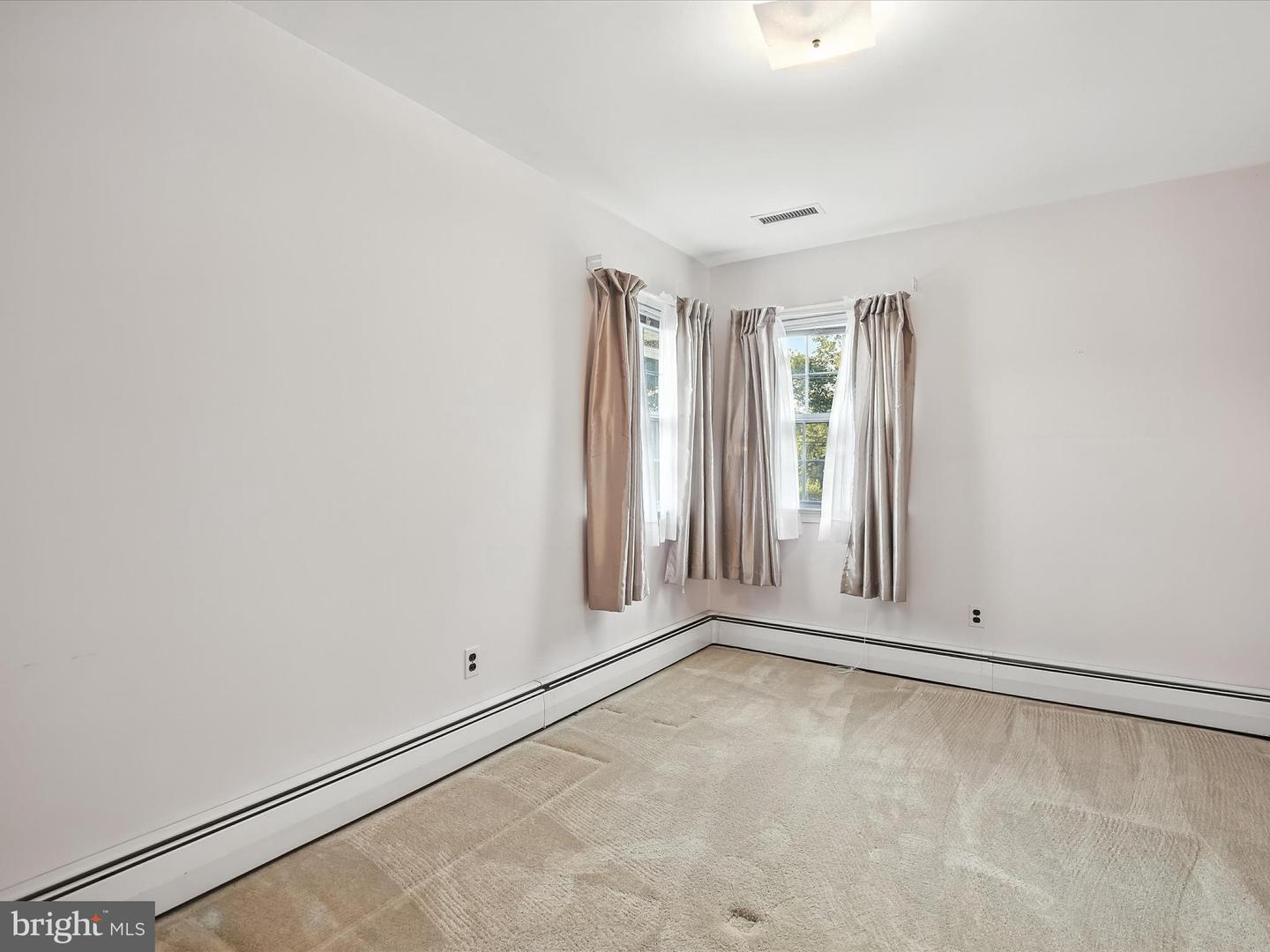 8917 VIRGINIA AVE, MANASSAS, Virginia 20110, 3 Bedrooms Bedrooms, ,2 BathroomsBathrooms,Residential,For sale,8917 VIRGINIA AVE,VAMN2008540 MLS # VAMN2008540