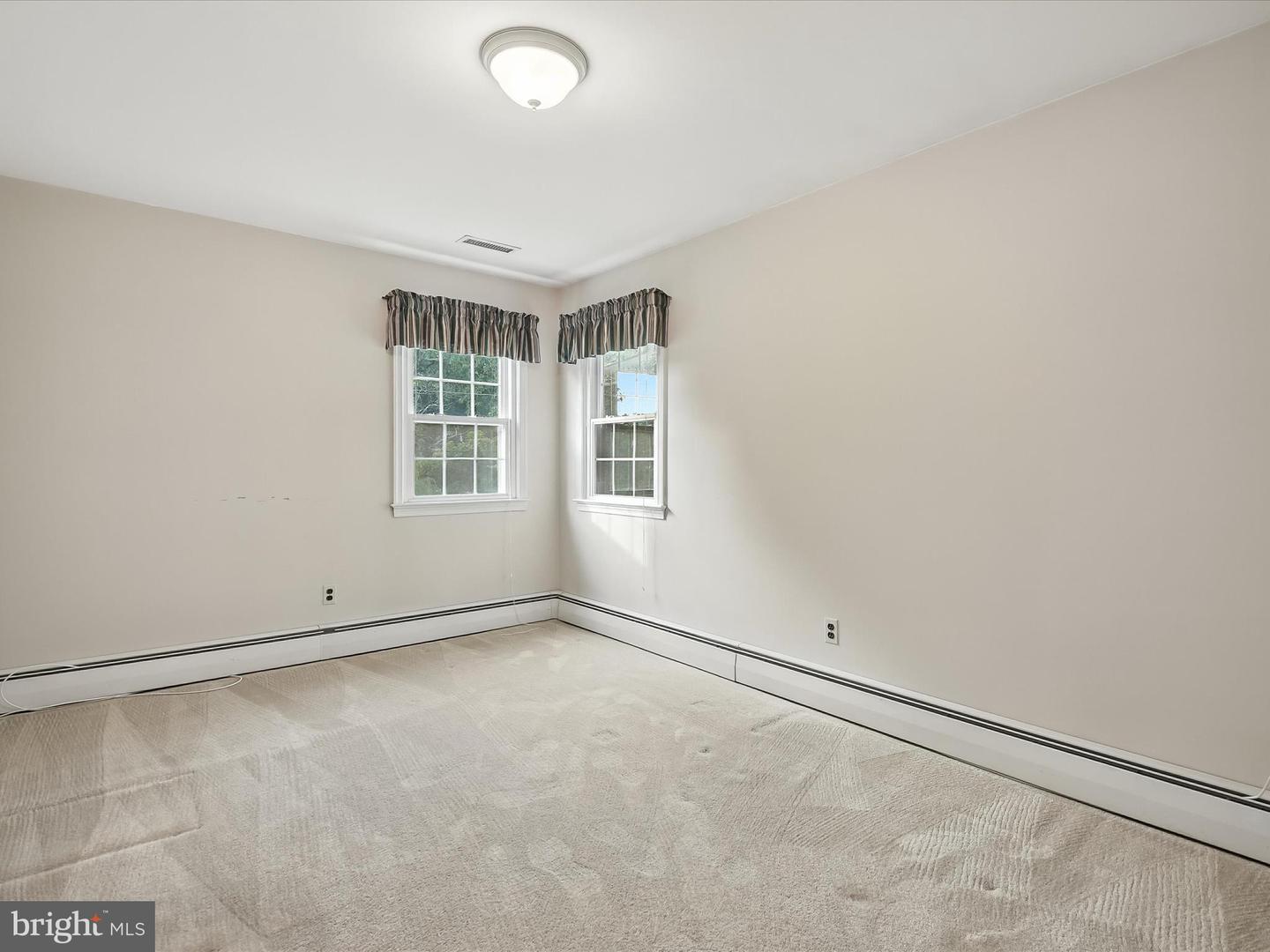 8917 VIRGINIA AVE, MANASSAS, Virginia 20110, 3 Bedrooms Bedrooms, ,2 BathroomsBathrooms,Residential,For sale,8917 VIRGINIA AVE,VAMN2008540 MLS # VAMN2008540