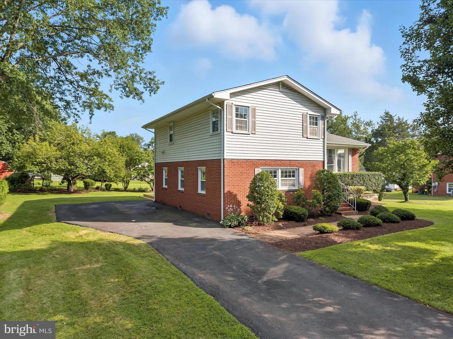 8917 VIRGINIA AVE, MANASSAS, Virginia 20110, 3 Bedrooms Bedrooms, ,2 BathroomsBathrooms,Residential,For sale,8917 VIRGINIA AVE,VAMN2008540 MLS # VAMN2008540