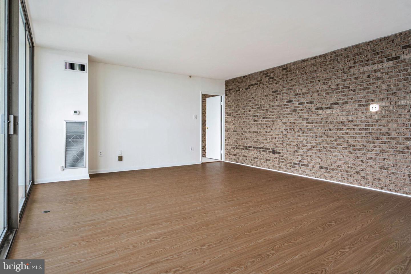 400 MADISON ST #1806, ALEXANDRIA, Virginia 22314, 1 Bedroom Bedrooms, ,1 BathroomBathrooms,Residential,For sale,400 MADISON ST #1806,VAAX2047512 MLS # VAAX2047512