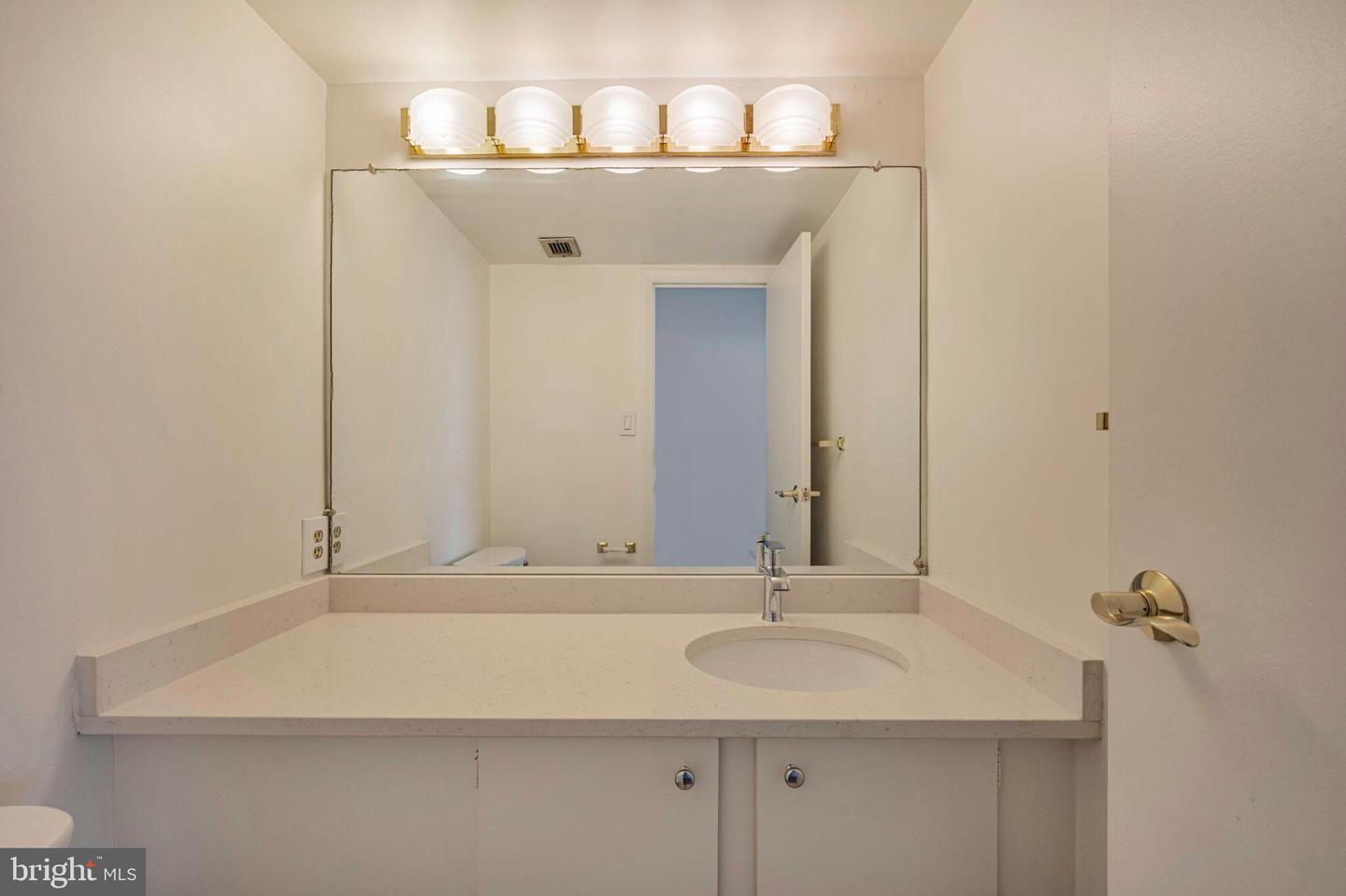 400 MADISON ST #1806, ALEXANDRIA, Virginia 22314, 1 Bedroom Bedrooms, ,1 BathroomBathrooms,Residential,For sale,400 MADISON ST #1806,VAAX2047512 MLS # VAAX2047512