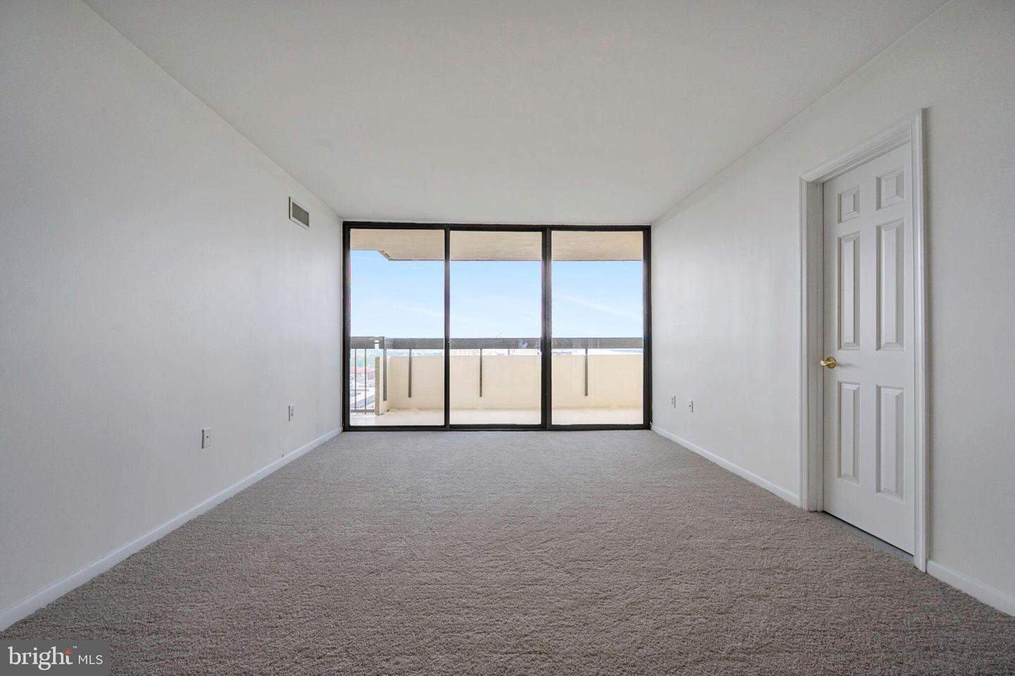400 MADISON ST #1806, ALEXANDRIA, Virginia 22314, 1 Bedroom Bedrooms, ,1 BathroomBathrooms,Residential,For sale,400 MADISON ST #1806,VAAX2047512 MLS # VAAX2047512