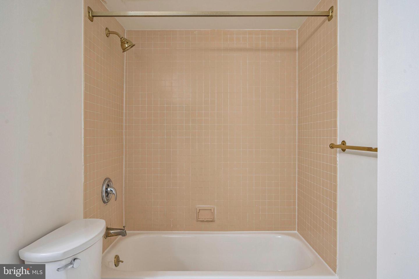 400 MADISON ST #1806, ALEXANDRIA, Virginia 22314, 1 Bedroom Bedrooms, ,1 BathroomBathrooms,Residential,For sale,400 MADISON ST #1806,VAAX2047512 MLS # VAAX2047512