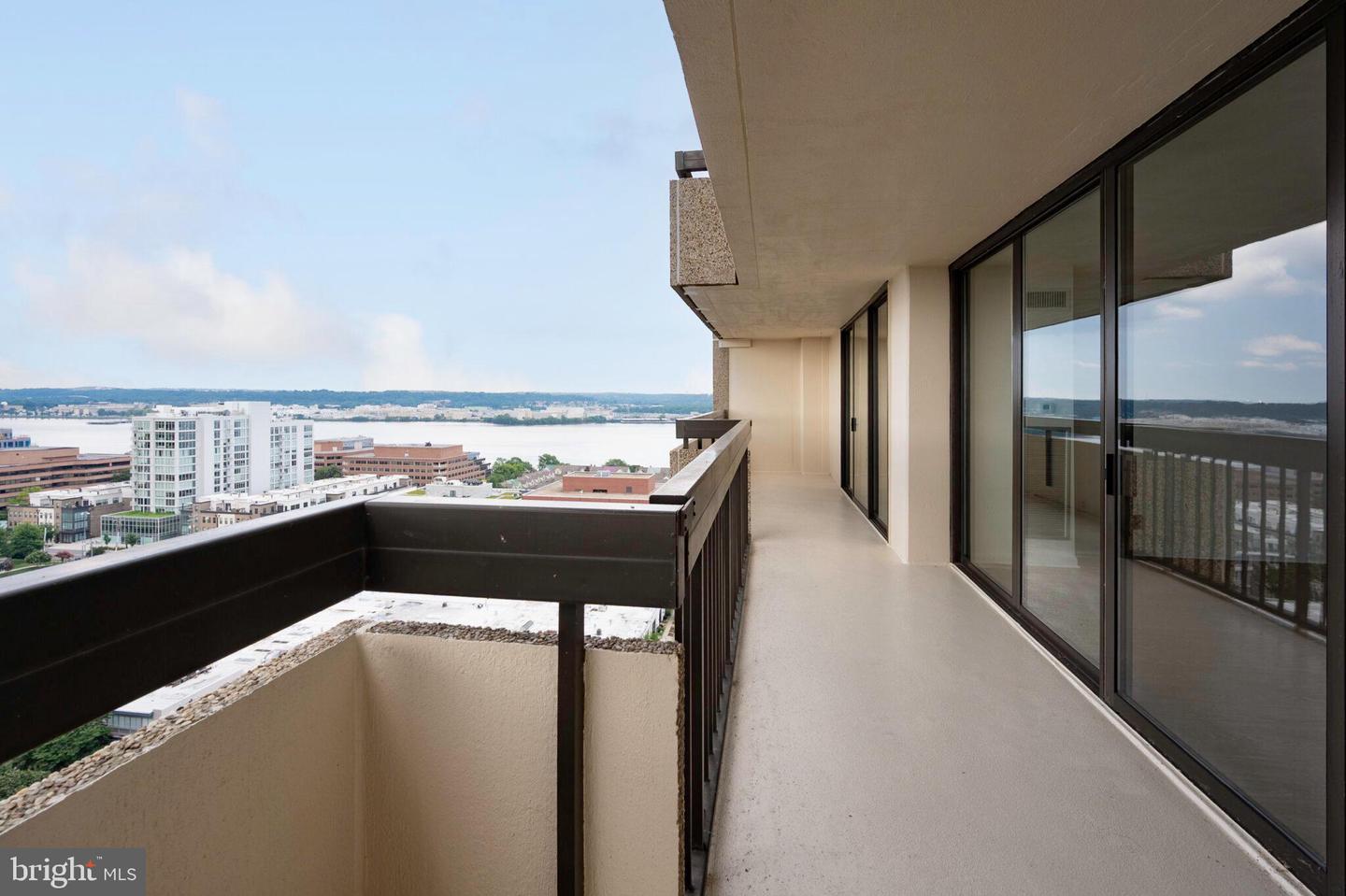 400 MADISON ST #1806, ALEXANDRIA, Virginia 22314, 1 Bedroom Bedrooms, ,1 BathroomBathrooms,Residential,For sale,400 MADISON ST #1806,VAAX2047512 MLS # VAAX2047512