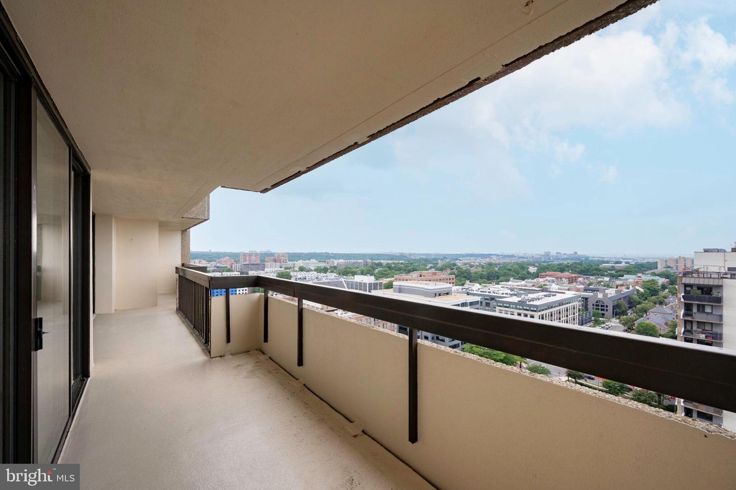 400 MADISON ST #1806, ALEXANDRIA, Virginia 22314, 1 Bedroom Bedrooms, ,1 BathroomBathrooms,Residential,For sale,400 MADISON ST #1806,VAAX2047512 MLS # VAAX2047512