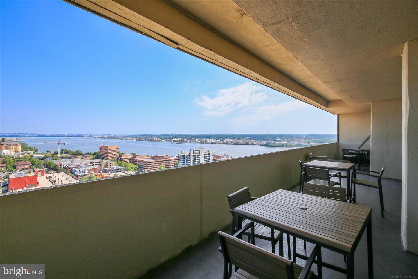 400 MADISON ST #1806, ALEXANDRIA, Virginia 22314, 1 Bedroom Bedrooms, ,1 BathroomBathrooms,Residential,For sale,400 MADISON ST #1806,VAAX2047512 MLS # VAAX2047512