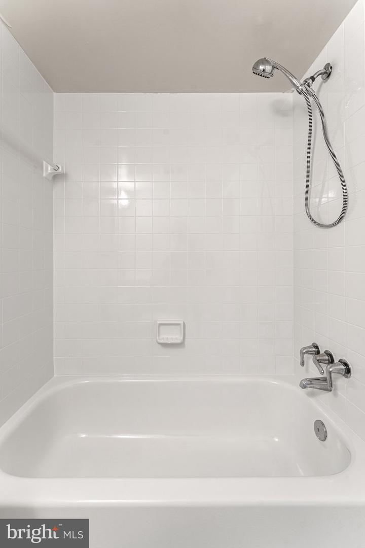 7599 GALES CT #201, MANASSAS, Virginia 20109, 2 Bedrooms Bedrooms, ,1 BathroomBathrooms,Residential,For sale,7599 GALES CT #201,VAPW2099410 MLS # VAPW2099410