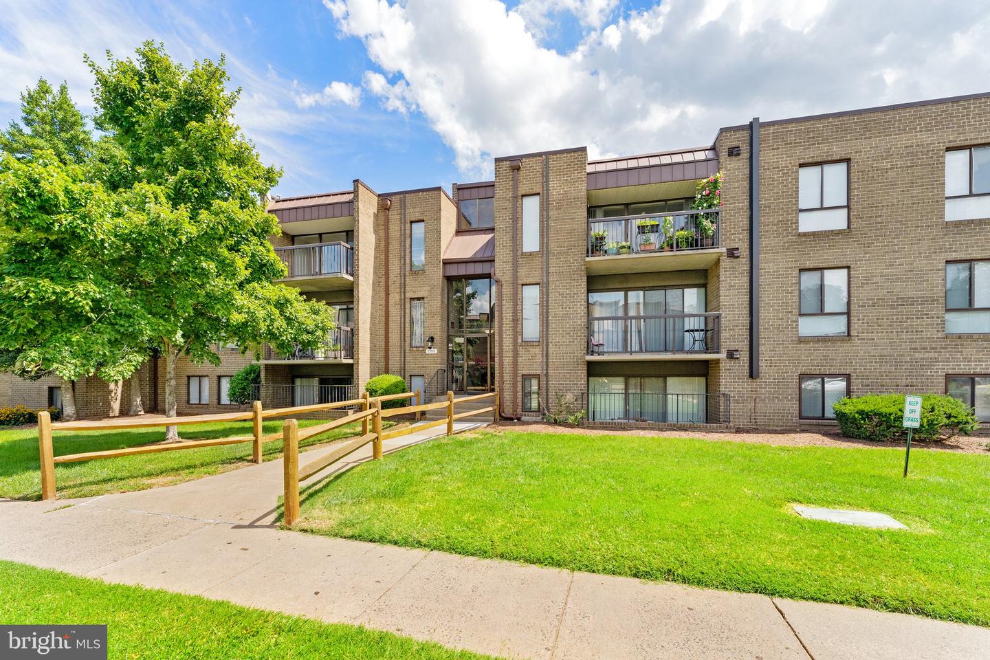 7599 GALES CT #201, MANASSAS, Virginia 20109, 2 Bedrooms Bedrooms, ,1 BathroomBathrooms,Residential,For sale,7599 GALES CT #201,VAPW2099410 MLS # VAPW2099410